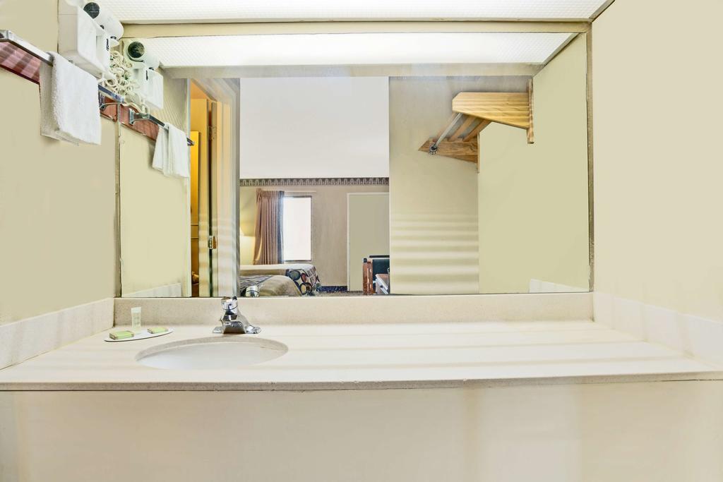 Hotel Super 8 Newnan Zewnętrze zdjęcie
